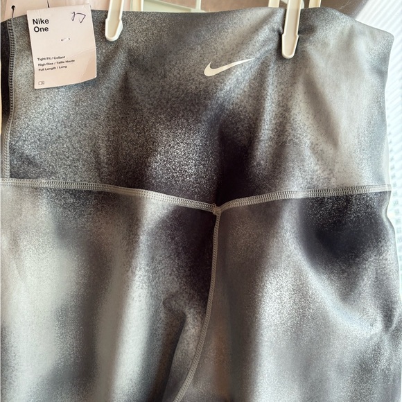 Nike One Women's Size Medium Leggings Printed High-Rise Training FQ6260-010 NEW - Picture 7 of 10